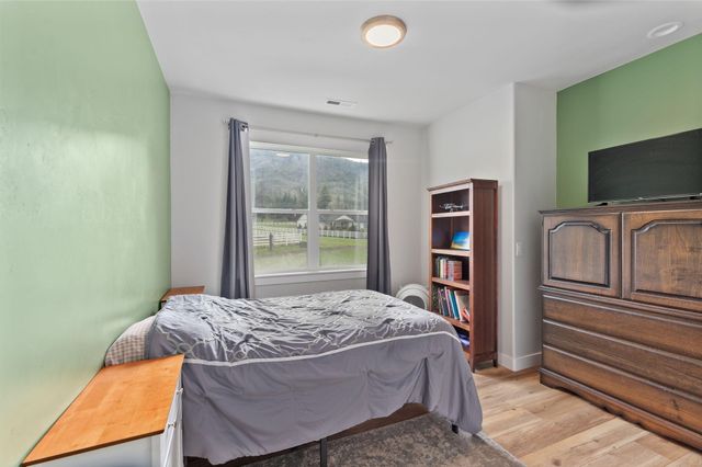 707 Wards Creek Road, Rogue River, OR 97537