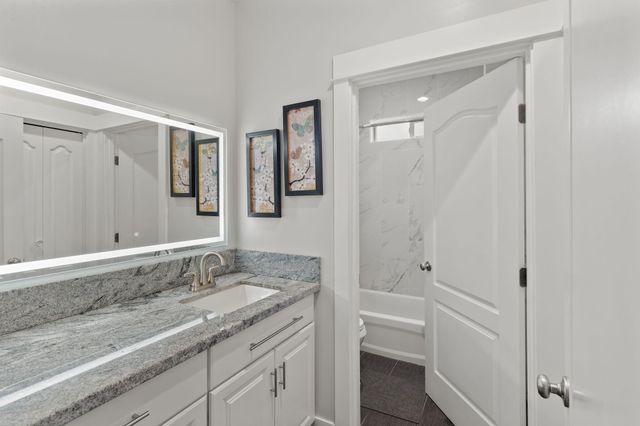 707 Wards Creek Road, Rogue River, OR 97537