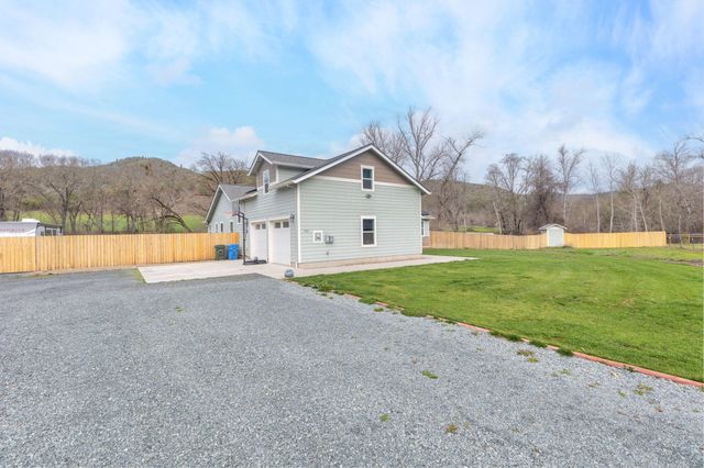 707 Wards Creek Road, Rogue River, OR 97537