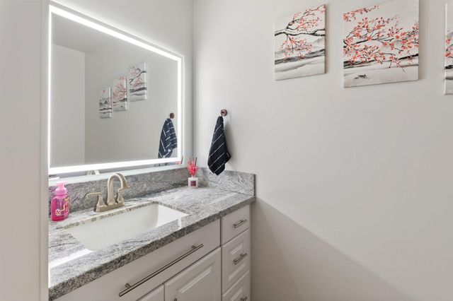 707 Wards Creek Road, Rogue River, OR 97537