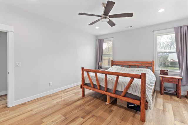 707 Wards Creek Road, Rogue River, OR 97537