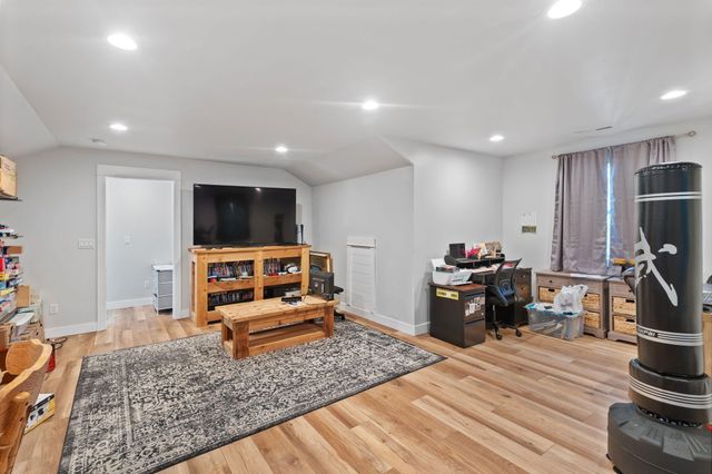 707 Wards Creek Road, Rogue River, OR 97537