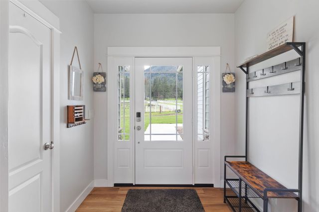 707 Wards Creek Road, Rogue River, OR 97537