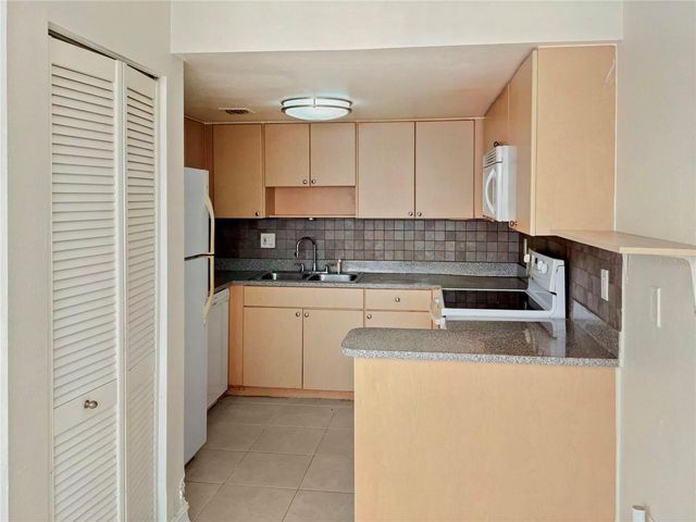 3411 CLARK ROAD 111, Sarasota, FL 34231