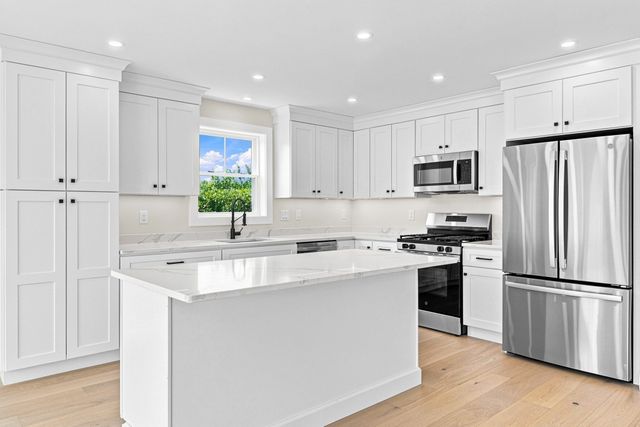 891 N Eastern Ave, Fall River, MA 02720