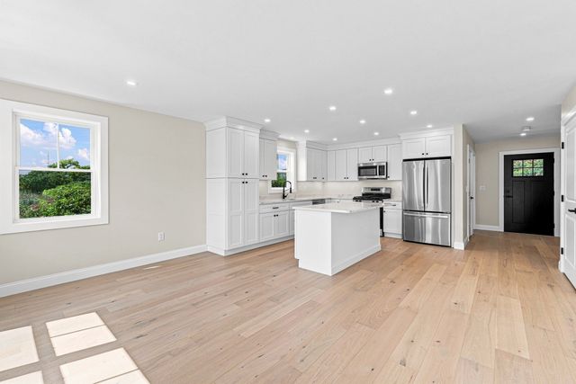 891 N Eastern Ave, Fall River, MA 02720