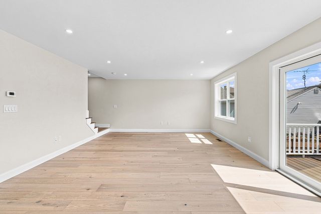 891 N Eastern Ave, Fall River, MA 02720