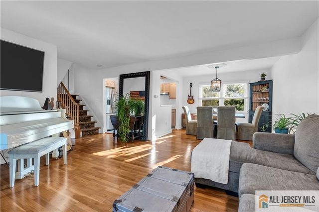 8 Smalley Road, Edison, NJ 08817
