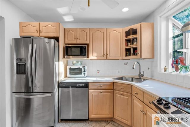 8 Smalley Road, Edison, NJ 08817
