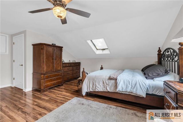 8 Smalley Road, Edison, NJ 08817