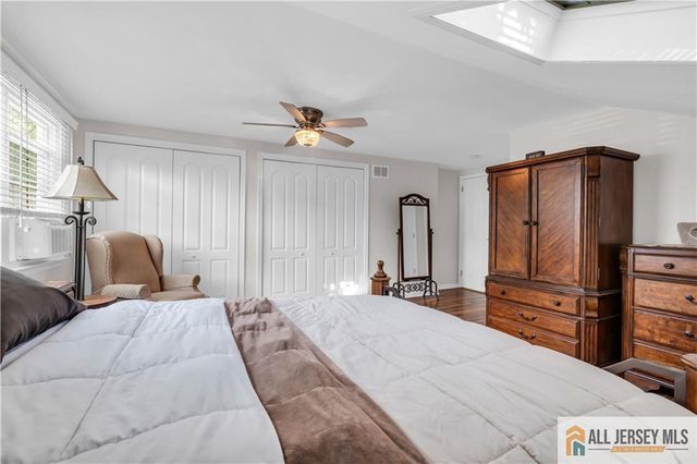 8 Smalley Road, Edison, NJ 08817