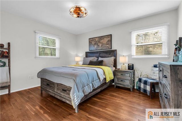 8 Smalley Road, Edison, NJ 08817
