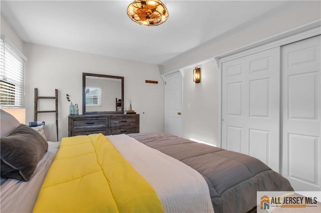 8 Smalley Road, Edison, NJ 08817