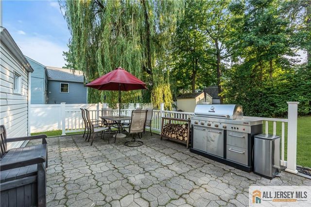 8 Smalley Road, Edison, NJ 08817