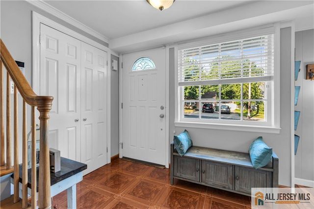 8 Smalley Road, Edison, NJ 08817