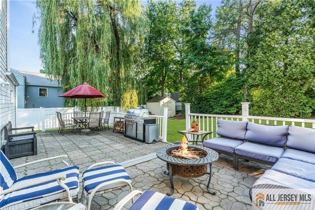 8 Smalley Road, Edison, NJ 08817