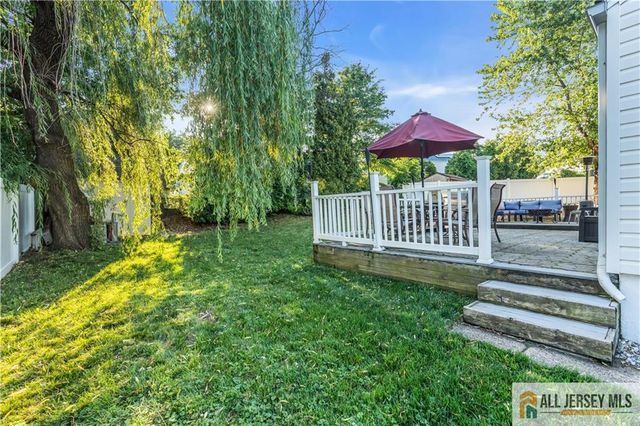 8 Smalley Road, Edison, NJ 08817
