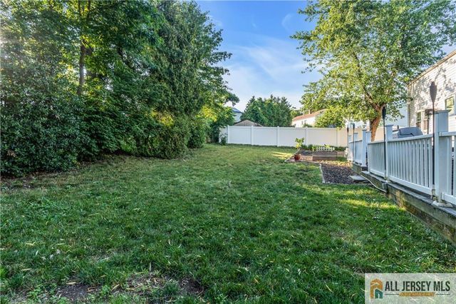 8 Smalley Road, Edison, NJ 08817