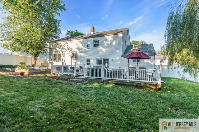 8 Smalley Road, Edison, NJ 08817