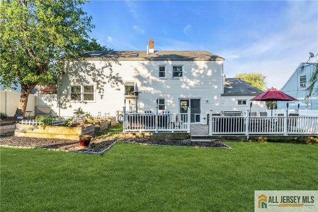 8 Smalley Road, Edison, NJ 08817