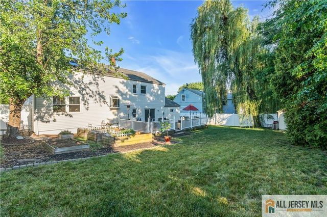8 Smalley Road, Edison, NJ 08817