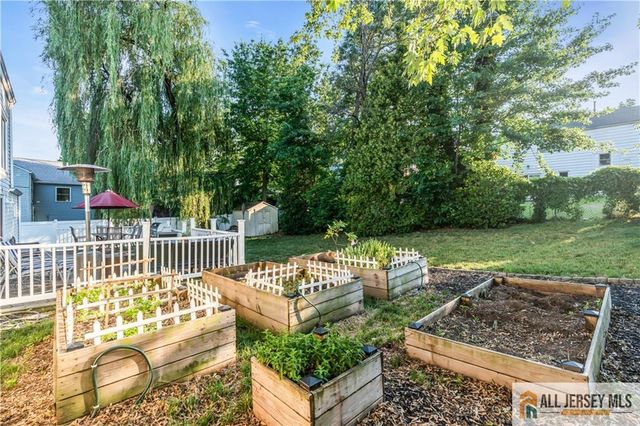 8 Smalley Road, Edison, NJ 08817
