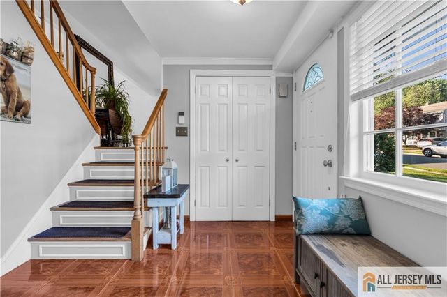 8 Smalley Road, Edison, NJ 08817