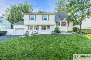 8 Smalley Road, Edison, NJ 08817