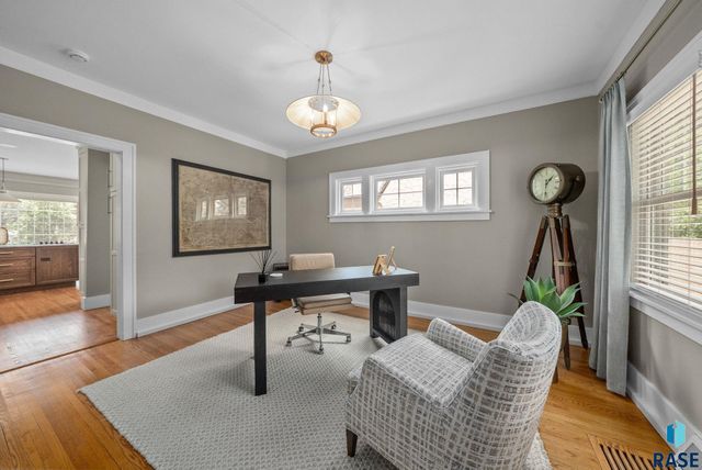 605 E 21st St Street, Sioux Falls, SD 57105