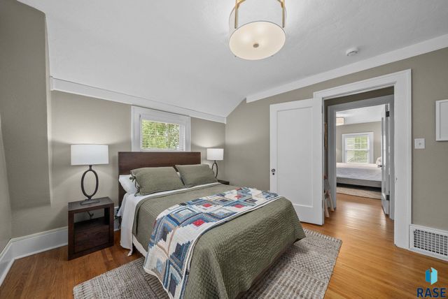 605 E 21st St Street, Sioux Falls, SD 57105