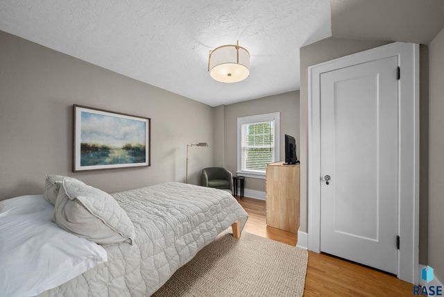 605 E 21st St Street, Sioux Falls, SD 57105