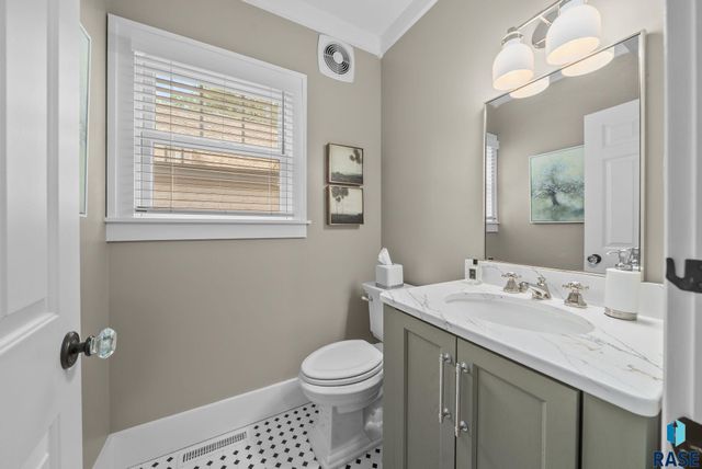 605 E 21st St Street, Sioux Falls, SD 57105