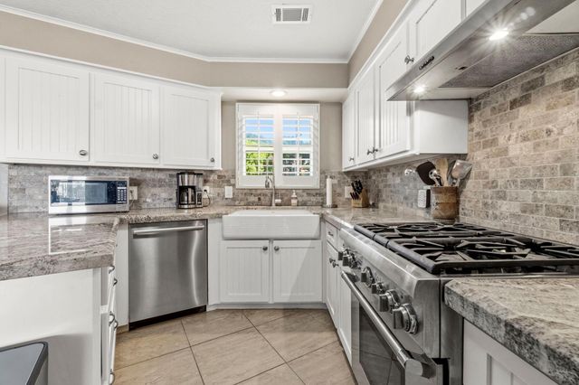 151 Lakeview Drive, Point Blank, TX 77364