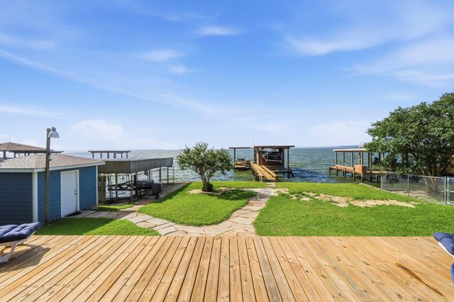 151 Lakeview Drive, Point Blank, TX 77364