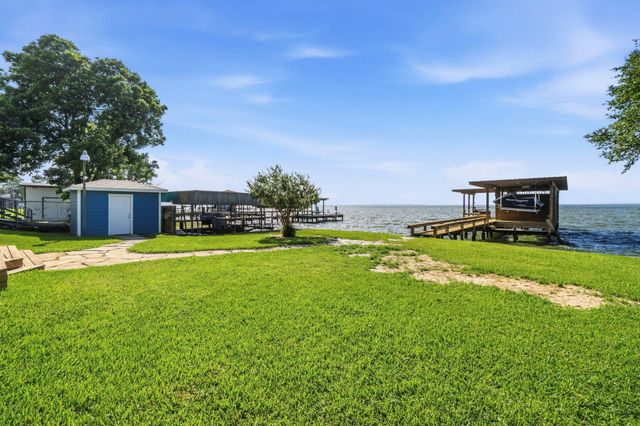 151 Lakeview Drive, Point Blank, TX 77364