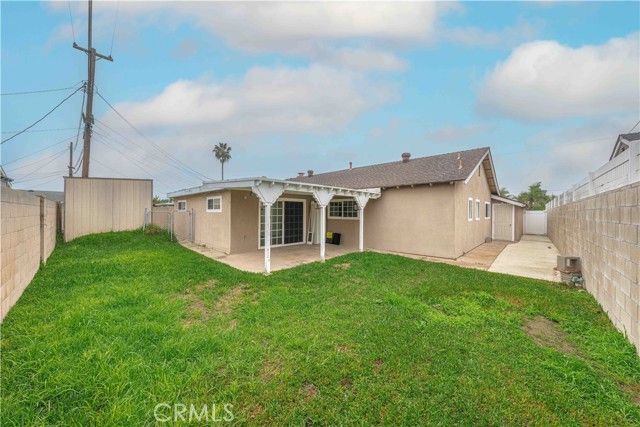 17391 Waal Circle, Huntington Beach, CA 92647