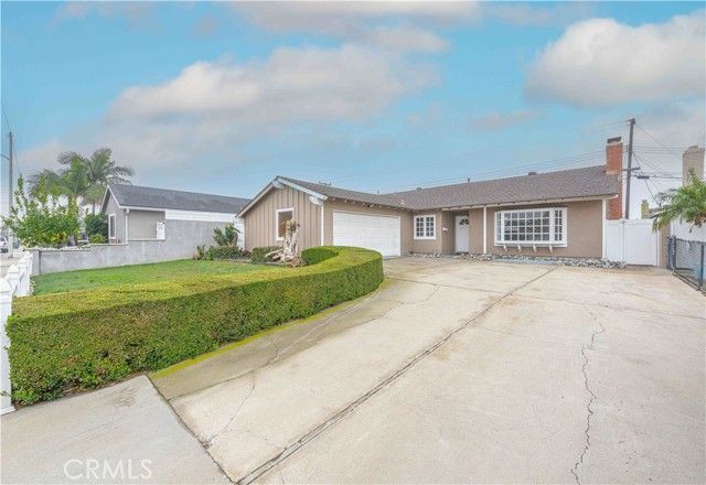 17391 Waal Circle, Huntington Beach, CA 92647