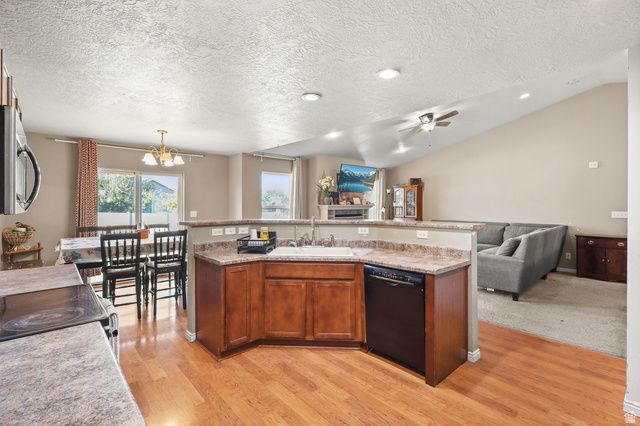 1101 E SEARLE LN, Eagle Mountain, UT 84005