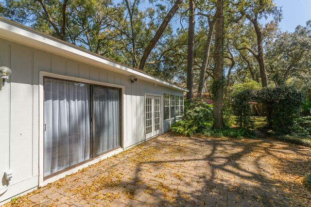 303 Reynoso Ave, St Simons Island, GA 31522