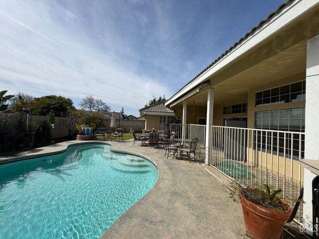 11119 Quadrille Court, Bakersfield, CA 93312