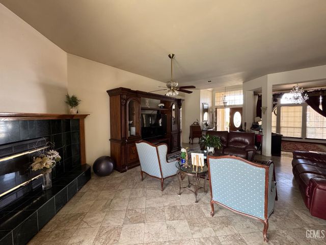 11119 Quadrille Court, Bakersfield, CA 93312