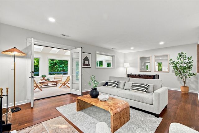 2022 227th Avenue NE, Sammamish, WA 98074