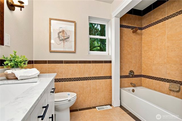 2022 227th Avenue NE, Sammamish, WA 98074