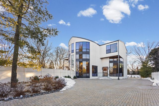 2110 Pfingsten Road, Northbrook, IL 60062