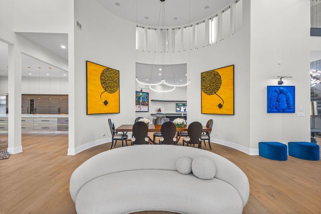 2110 Pfingsten Road, Northbrook, IL 60062