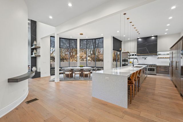 2110 Pfingsten Road, Northbrook, IL 60062