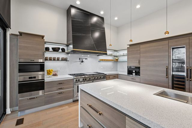 2110 Pfingsten Road, Northbrook, IL 60062