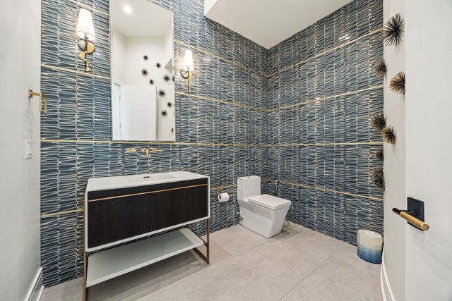 2110 Pfingsten Road, Northbrook, IL 60062