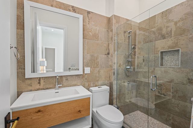 2110 Pfingsten Road, Northbrook, IL 60062