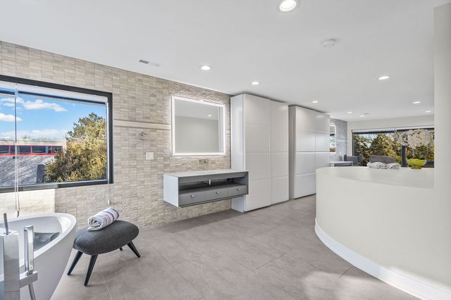 2110 Pfingsten Road, Northbrook, IL 60062